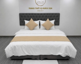 BỘ TRANG TRÍ GIƯỜNG KHÁCH SẠN ĐƠN MÀU KVCM5