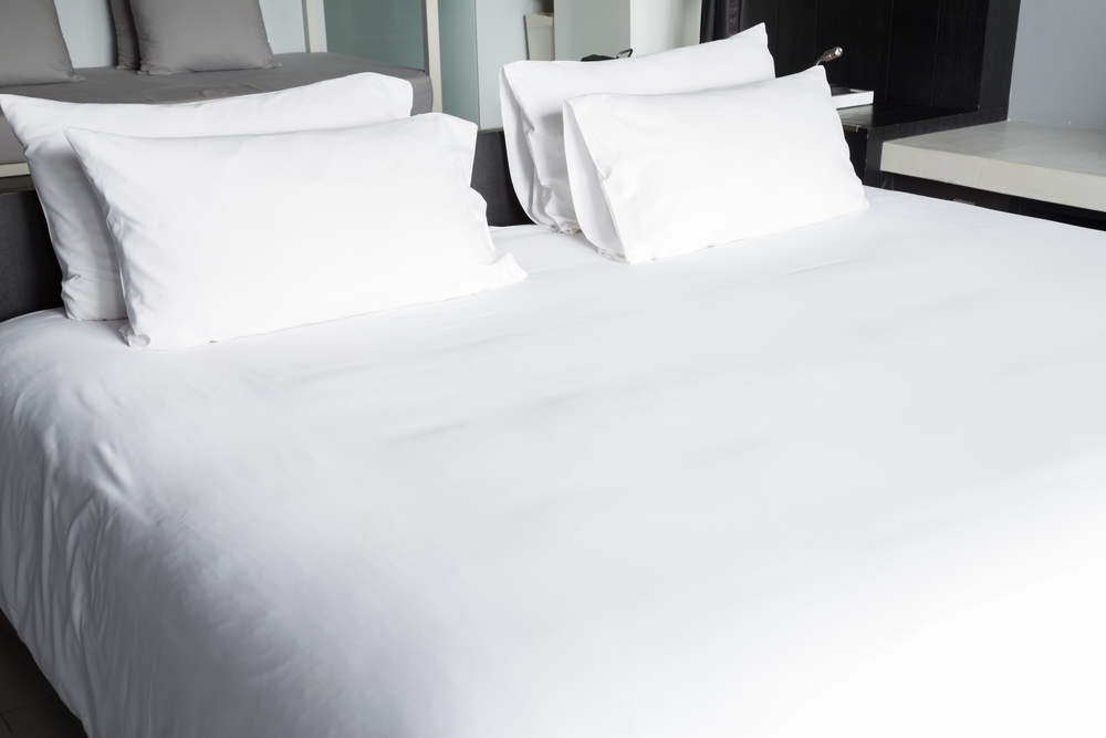 ga giường màu trắng cho khách sạn